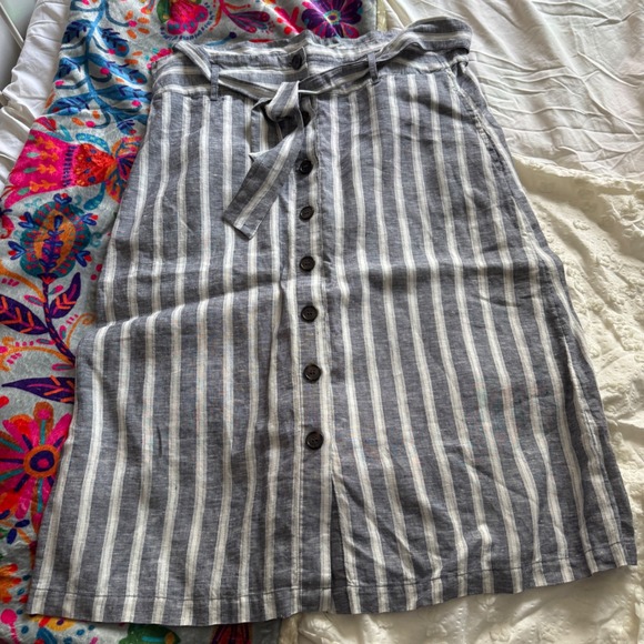 Christian Siriano Dresses & Skirts - Christian Siriano Skirt 2X Grey White Stripe Linen Button Front Tie Waist Midi